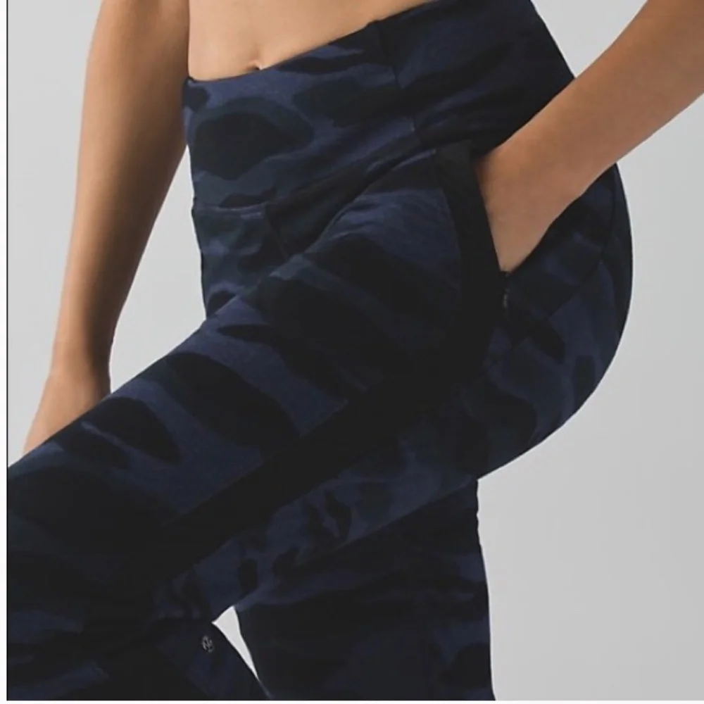 Lululemon Bolt Mini Coast Camo Heathered Deep Navy Black / Black Sweatpants Sz 8